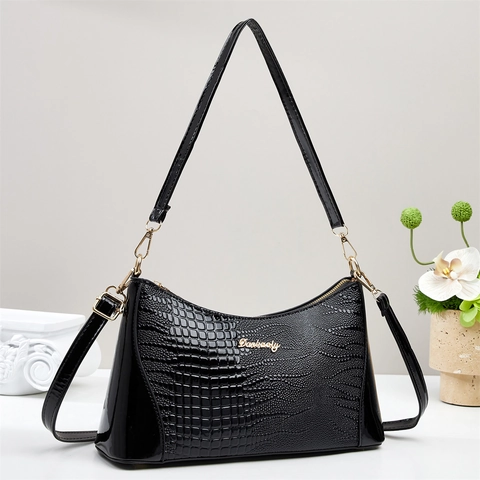 Borsa Da Sottobraccio In Pelle PU Con Motivo Coccodrillo Finitura Verniciata Hardware Dorato Mezzaluna Vintage