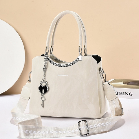 Borsa A Mano Da Donna In Pelle PU Pieghettata Ciondolo A Cuore Retro Versatile Tracolla Larga Borsa A Spalla