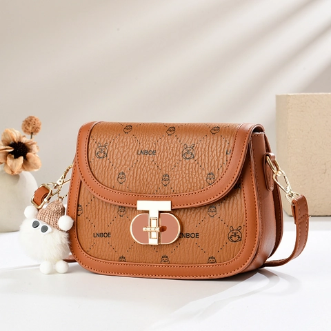 Borsa Tracolla Sella Pelle PU Stampa Cartone Animato Chiusura Metallo Elegante Grana Litchi Donna Con Ciondolo Peluche