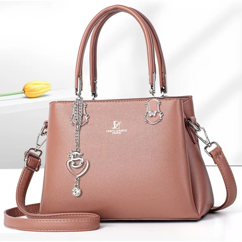 Sac À Main Femme Cuir PU Motif Litchi Poignée Supérieure Sac Bandoulière Avec Pendentif Coeur Élégant