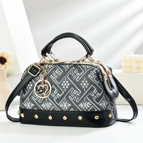 Borsa Boston Pelle PU Jacquard Motivo Geometrico Borchie Ciondolo Cuore Tracolla Elegante Per Donne
