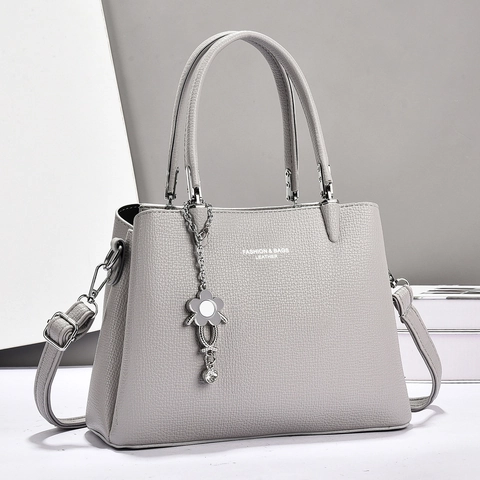 Sac À Main Femme Cuir PU Texture Litchi Sac À Poignée Avec Pendentif Fleur Mode Sac Bandoulière Pour Dames