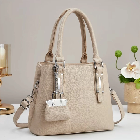 Sac À Main Femme Cuir PU Grain Litchi Fourre-tout Bandoulière Avec Mini Pendentif Sangle Réglable Poignée Bureau Quotidien