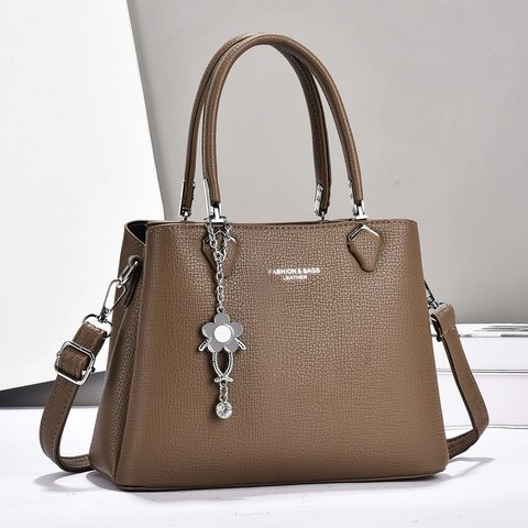 Women Large Capacity PU Leather Handbag Lychee Pattern Tote Bag With Flower Pendant Fashion Shoulder Crossbody Bag For Commuting