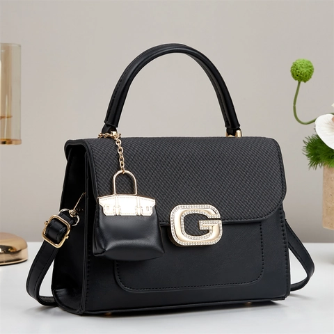 Borsa A Mano Da Donna Pelle PU Patta Intrecciata Fibbia G Strass Borsa A Tracolla Moda Con Mini Ciondolo Accessorio
