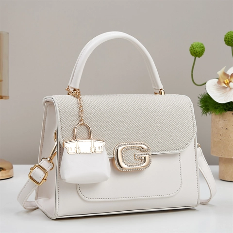 Borsa A Mano Da Donna Pelle PU Patta Intrecciata Fibbia G Strass Borsa A Tracolla Moda Con Mini Ciondolo Accessorio