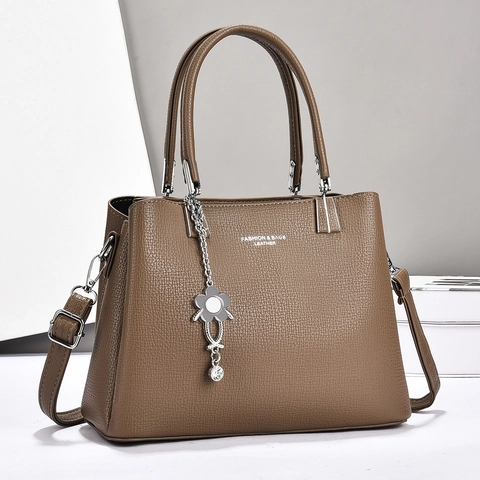 Borsa Tote da Donna in Pelle PU con Trama Litchi di Moda Borsa a Mano di Grande Capacità con Pendaglio a Fiore a Tracolla
