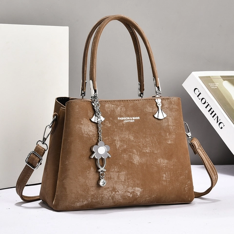 Women High-End PU Leather Tote Bag Large Capacity Handbag Distressed Texture With Flower Pendant Shoulder Crossbody Bag