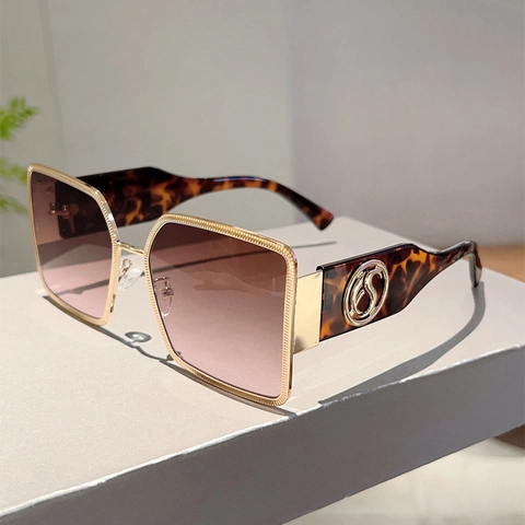 Fashion Oversized Square Sunglasses Metal Textured Frame PC Gradient Lens UV400 Protection Vintage Luxury Unisex
