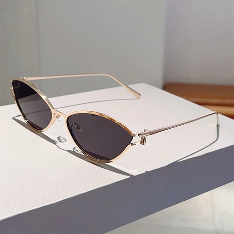 Fashion Cat Eye Sunglasses Women Retro Small Metal Frame UV400 Protection Lenses Outdoor Street Wear Trendy