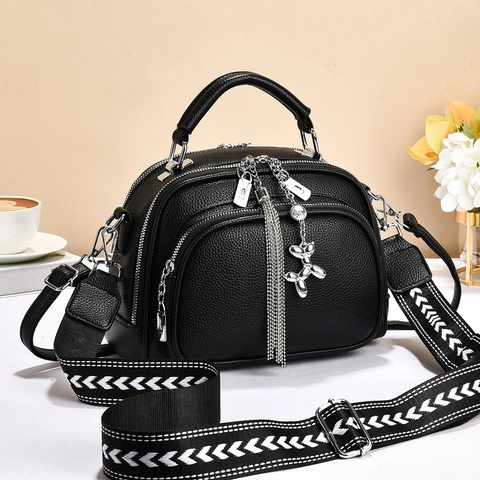 Borsa A Tracolla Da Donna In Pelle PU Grana Litchi Tasche Multiple Con Cerniera Tracolla Larga Fantasia E Ciondolo Cane Palloncino
