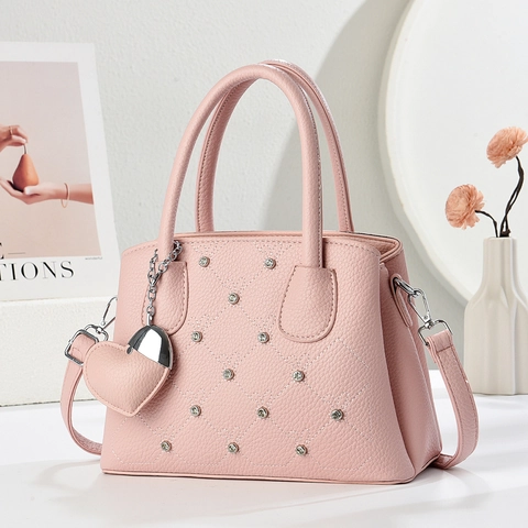 Borsa Da Donna In Pelle PU Trapuntata A Cuore Rivetto Rhinestone Borsa A Tracolla Con Ciondolo A Cuore Elegante Versatile Tote