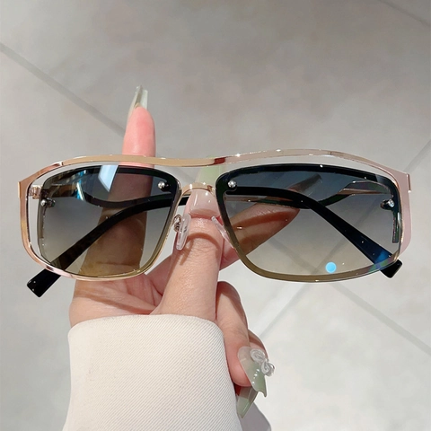 Lunettes De Soleil En Métal Irrégulières Y2K Femmes Cadre Évidé Double Pont UV400 Style Futuriste Cyberpunk Accessoire