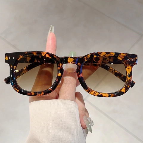 Lunettes De Soleil Rondes Rétro Mode Protection UV400 Monture PC Verres Dégradés Décor De Rivets Métalliques Unisexe