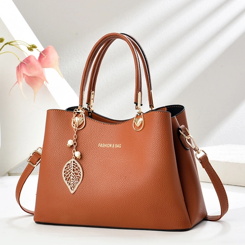 Borsa A Mano Donna Pelle PU Motivo Litchi Borsa A Tracolla Con Pendente Foglia Metallo Perla Artificial Elegante Versatile