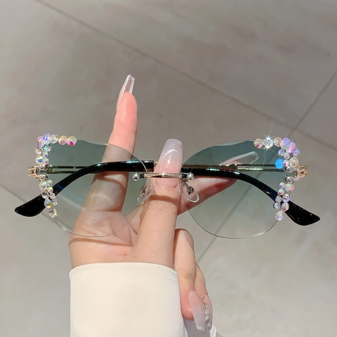 Women Fashion Rimless Rhinestone Sunglasses Gradient Lens Butterfly Cat Eye Metal Frame UV400 Luxury Eyewear