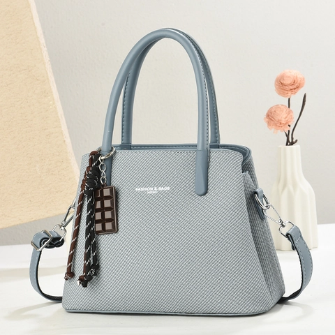 Elegante Handtasche Damen PU Leder Gewebte Textur Umhängetasche Große Kapazität Mit Schokoladenanhänger