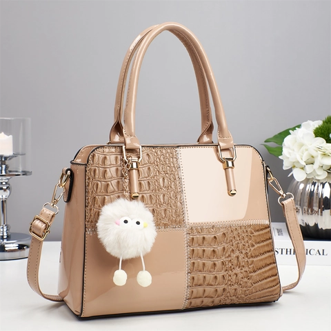 Women Chic Handbag Patent PU Leather Crocodile Embossed Patchwork Shoulder Bag With Plush Charm Niche Design Crossbody