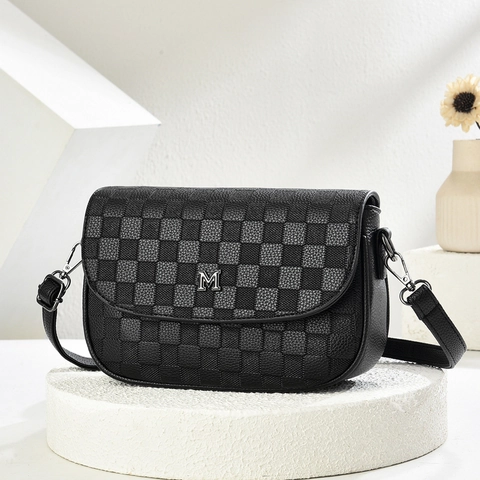 Borsa A Tracolla Retrò Da Donna In Pelle PU Borsa A Sella Con Motivo A Scacchi E Decorazione Lettera M In Metallo