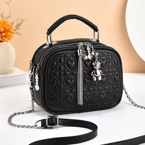 Borsa Tracolla Donna Pelle PU Trapuntata Cuore Borsa A Mano Con Ciondolo Orso E Nappa Catena Versatile