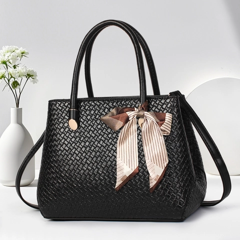 Gewebte PU Leder Handtasche Mit Satinnschal Dekor Elegante Crossbody Schultertasche Mit Großem Fassungsvermögen Für Damen