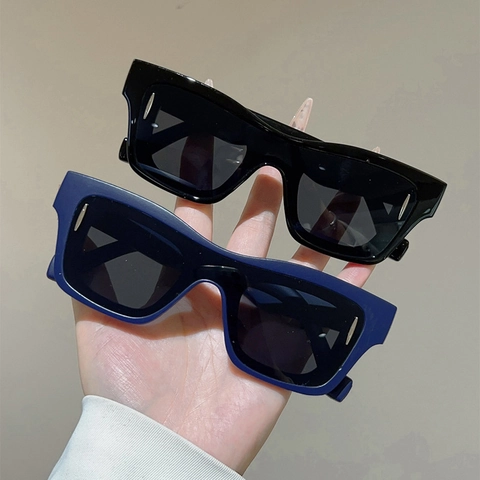 Vintage Square Frame Sunglasses Integrated Lens UV400 Protection PC Plastic Rivet Decor Fashion Shades For Men Women