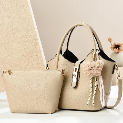 Grand Sac À Main Femme Et Pochette Intérieure Cuir PU Motif Litchi Avec Pendentif Ours Écharpe Quotidien Élégant Style Coréen
