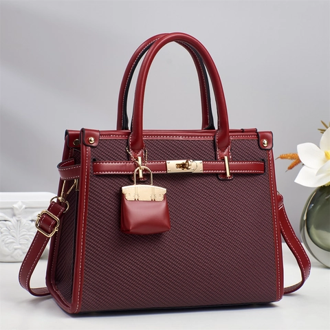 Women Woven PU Leather Handbag Elegant Korean Style Shoulder Crossbody Bag With Golden Lock And Mini Charm