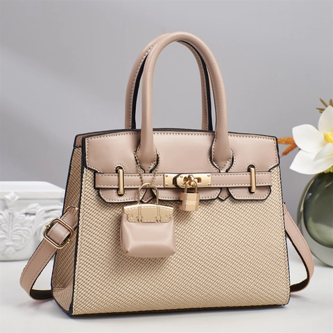 Woven PU Leather Handbag For Women Large Capacity Tote Bag With Gold Lock Buckle And Mini Charm Crossbody Satchel