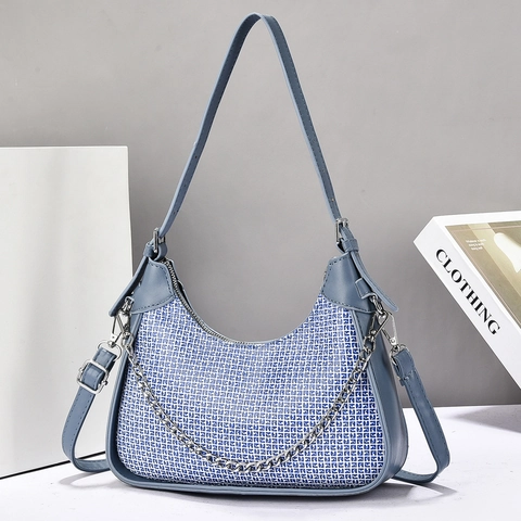 Women Hobo Shoulder Bag PU Leather Crescent Shape Embossed Grid Pattern Silver Chain Decoration Fashion Streetwear