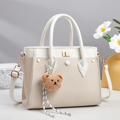 Women Vintage PU Leather Woven Patchwork Handbag Large Capacity Tote With Metal Twist Lock And Plush Bear Charm