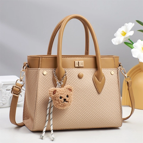 Borsa A Mano Da Donna Patchwork Pelle Sintetica Intrecciata Borsa A Tracolla Con Ciondolo Orsetto Di Peluche Vintage Semplice