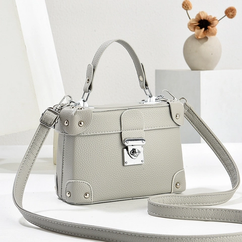 Women Retro Box Handbag PU Leather Lychee Pattern Silver Rivets Crossbody Shoulder Bag Elegant Vintage Style