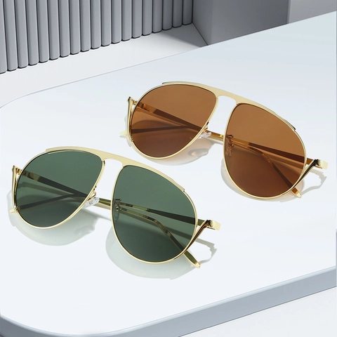 Occhiali Da Sole Aviator Montatura In Metallo Lenti PC Protezione UV400 Design Retrò Per Uomo Donna