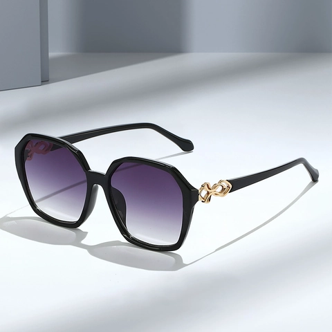 Women Oversized Square Sunglasses Geometric PC Frame UV Protection Retro Large Eyewear With Metal Decoration