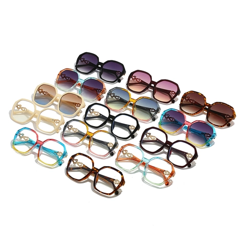 Women Oversized Square Sunglasses Geometric PC Frame UV Protection Retro Large Eyewear With Metal Decoration