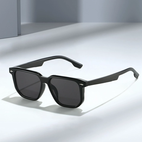 Vintage Square Sunglasses UV400 Protection Retro Large PC Frame AC Lens Fashion Rivet Eyewear For Men And Women Trendy