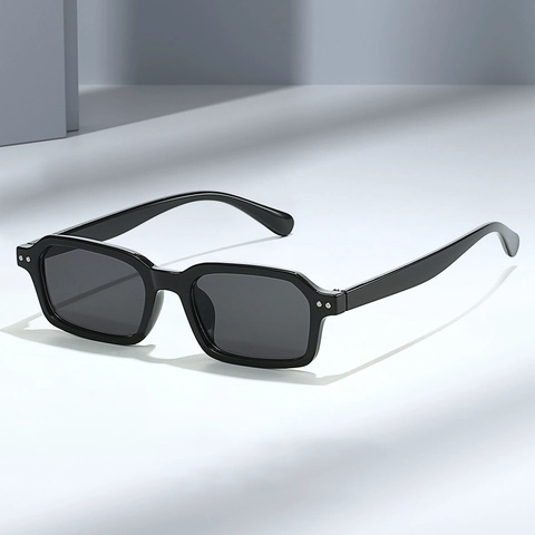 Retro Rectangular Sunglasses Fashion UV Protection Square Frame Trendy Hip Hop Eyewear For Women Men Metal Rivet Decor