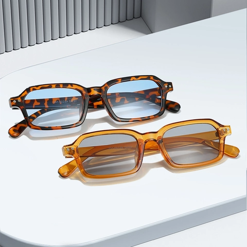 Retro Rectangular Sunglasses Fashion UV Protection Square Frame Trendy Hip Hop Eyewear For Women Men Metal Rivet Decor
