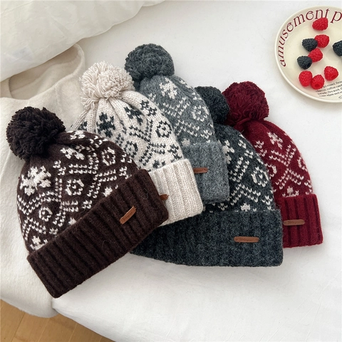 Women Knitted Beanie Hat With Large Pom Pom Snowflake Jacquard Pattern Warm Winter Outdoor Ribbed Cuff Thick Pullover