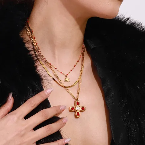 Collar Con Colgante De Cruz De Acero Inoxidable Con Gemas Rojas Y Perla Artificial Joyería De Moda Vintage De Lujo Chapada En Oro Para Mujer