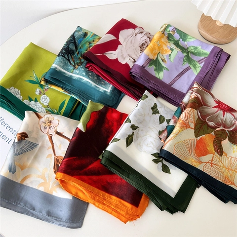 Quadratischer Schal Aus Satin-Polyester Mit Blumendruck Eleganter Halstuch Für Damen Leichtes Glattes Haarband Taschendekoration