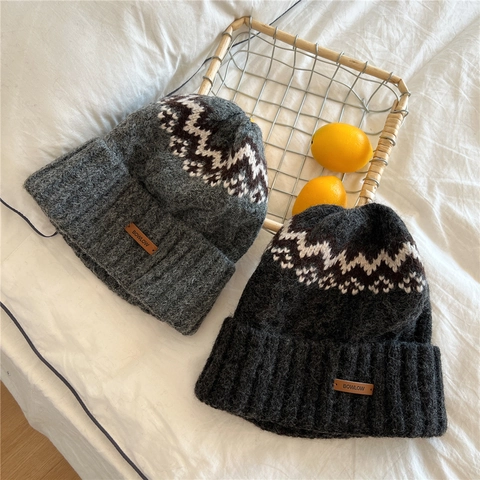 Gorro Beanie De Invierno Para Mujer Punto Grueso Cálido Mezcla De Lana Jacquard Patrón Parche De Cuero Exterior