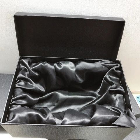 Zwarte Reliëf Geschenkdoos Rechthoekige Sieraden Opbergdoos met Zijden Voering Deksel Kartonnen Doos voor Horloge Sieraden