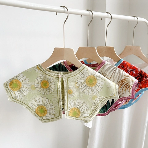 Dames Afneembare Valse Kraag Decoratieve Bloemenprint Kleine Sjaal Met Kunstparelknoop Vintage Polyester Accessoire