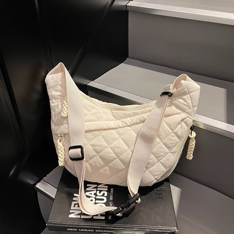 Quilted Hobo Bag Large Capacity Nylon Crossbody Crescent Bag With Adjustable Strap Braided Zipper Pull Women Casual