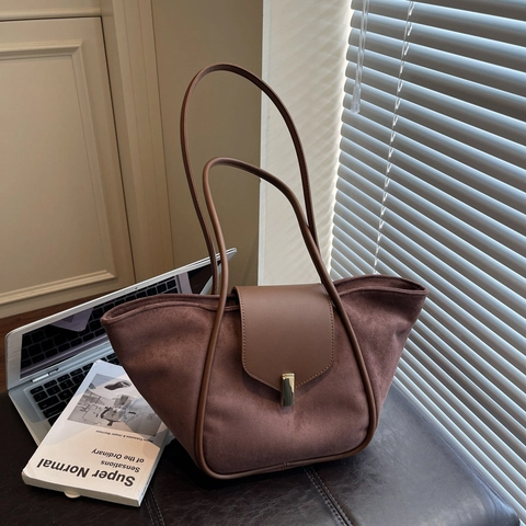 Women Large Capacity Tote Bag Suede Leather Stitching Metal Lock Underarm Shoulder Handbag Minimalist Retro Commute