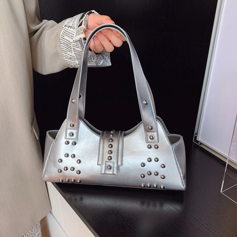 Retro Rivet Shoulder Bag Women PU Leather Shiny Y2K Punk Underarm Bag Large Capacity Versatile Fashion Tote