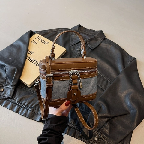 Sac À Main Boîte Vintage Pour Femmes Cuir PU Et Patchwork De Denim Sac Bandoulière Color Block Avec Sangle Amovible Style Rétro