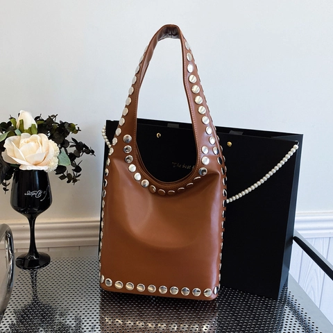Retro Hobo Shoulder Bag For Women Vintage PU Leather With Silver Large Rivets Punk Biker Style Minimalist Underarm Tote